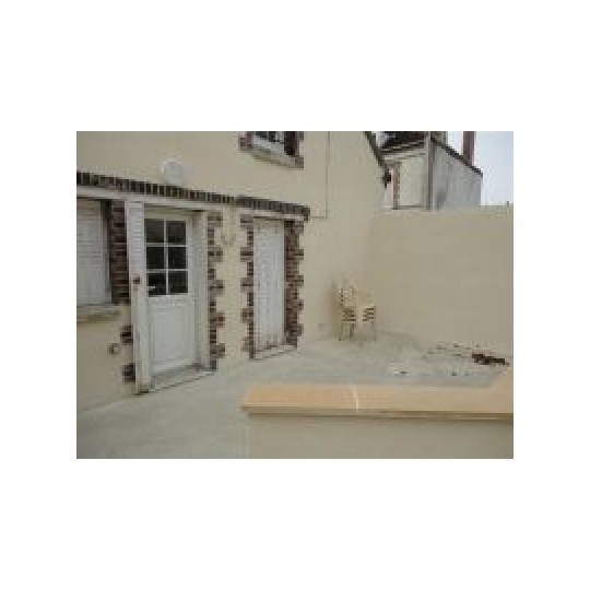 REPUBLIQUE IMMOBILIER : House | SENS (89100) | 27.82m2 | 390 € 
