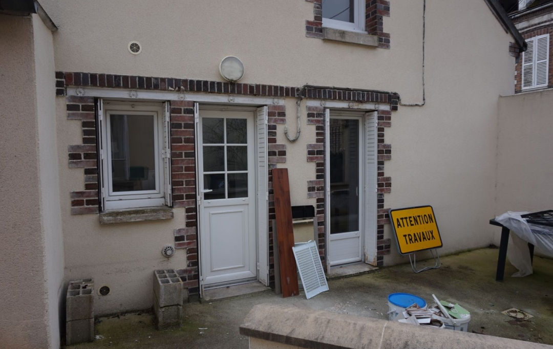 REPUBLIQUE IMMOBILIER : House | SENS (89100) | 28 m2 | 390 € 