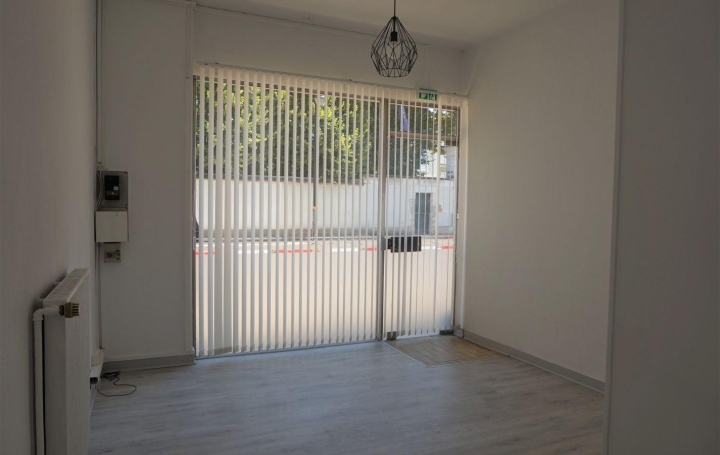 Local commercial SENS 43 m2 750 € Local commercial SENS 43 m2 750 €