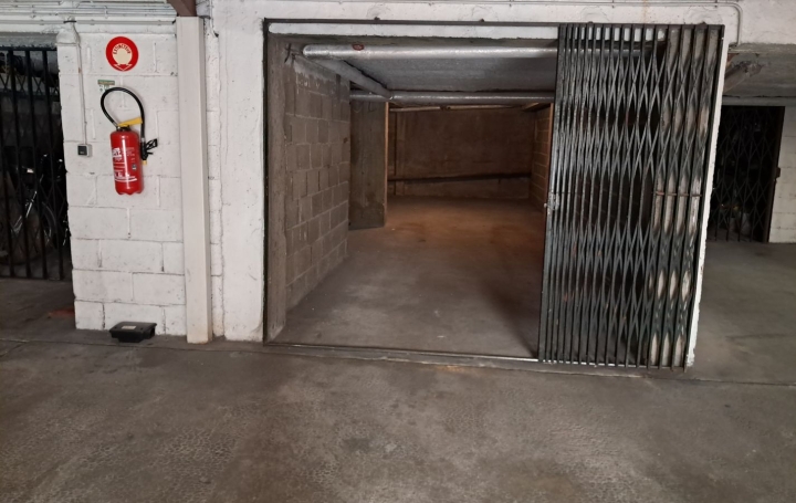 Garage   SENS  28 m2 122 € 
