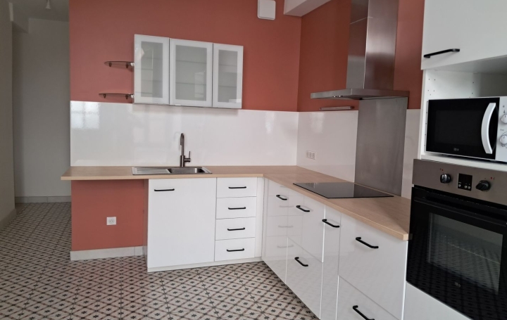 Appartement P3   SENS  92 m2 1 055 € 